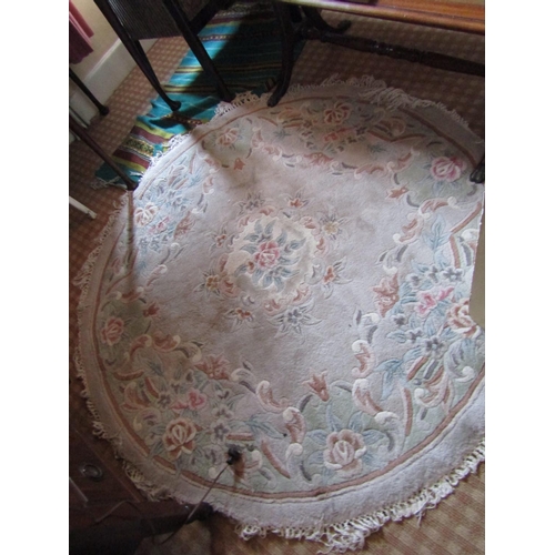 1409 - Pure Wool Rug of Pale Ochre Ground with Flower Motif Pattern Approximately 5ft Diameter