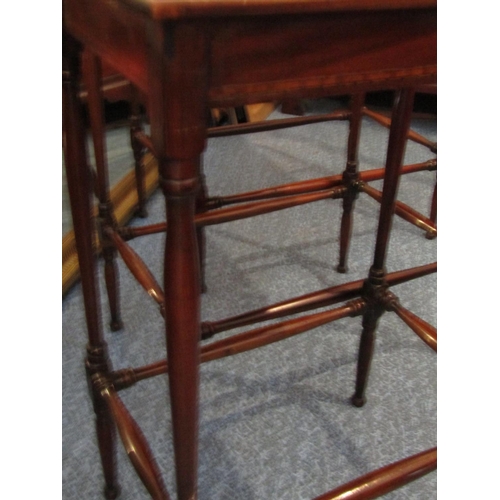 385 - Set of Three Graduated Figured Mahogany Occasional Tables with Satinwood Crossbanded Decoration abov... 