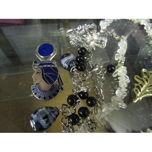 611 - Collection of Costume Jewellery including Brooches and Necklace