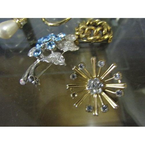 762 - Collection of Four Ladies Brooches