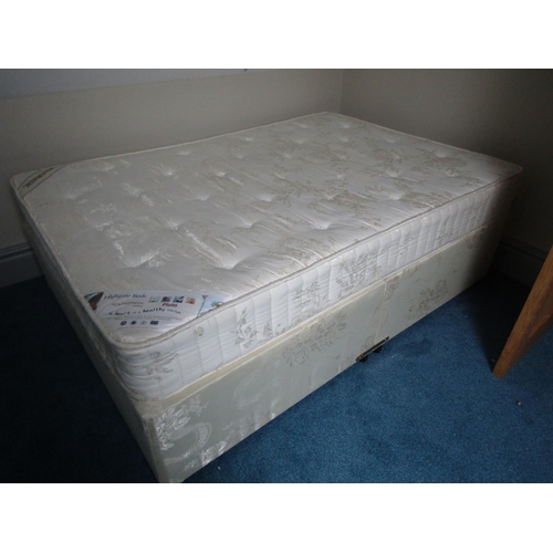 123 - 5ft Mattress with Base