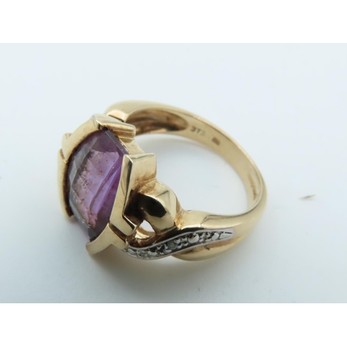 1004 - Amethyst Centre Stone Ladies Ring with Diamond Set Shoulders Mounted on 9 Carat Gold Ring Size L