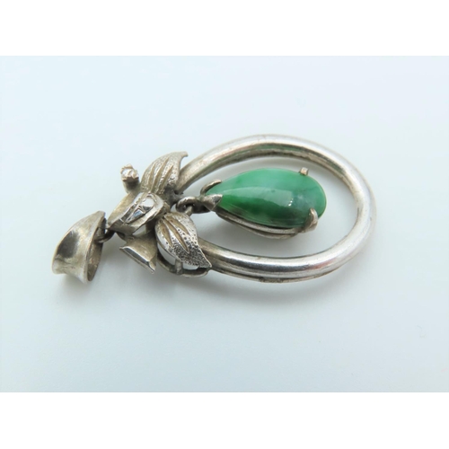 139 - 9 Carat White Gold Cabochon Cut Jade Necklace Pendant with Upper Leaf Motif Decoration. Pendant Leng... 