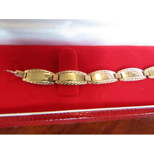 402 - Ladies Link Bracelet with Lobster Claw and Loop Fastening 9 Carat Gold 18cm Long