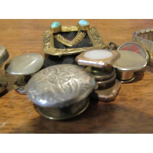 577 - Various Gold and Silver Mounted Jewellery Quantity As Photographed