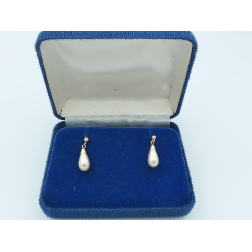 712 - Pair of 9 Carat Gold Ladies Pearl Drop Earrings