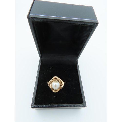 768 - 9 Carat Gold Mounted Ladies Pearl Ring Of Attractive Colour