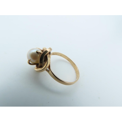 768 - 9 Carat Gold Mounted Ladies Pearl Ring Of Attractive Colour