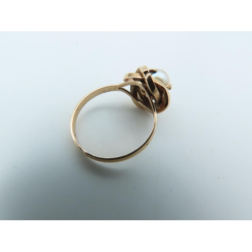 768 - 9 Carat Gold Mounted Ladies Pearl Ring Of Attractive Colour