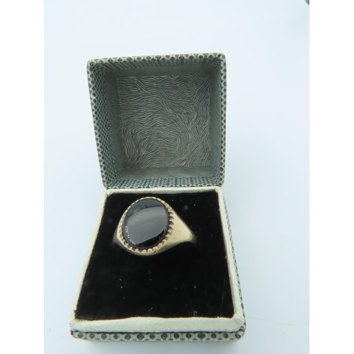 793 - Gents Onyx Oval Set 9 Carat Gold Signet Ring Size U