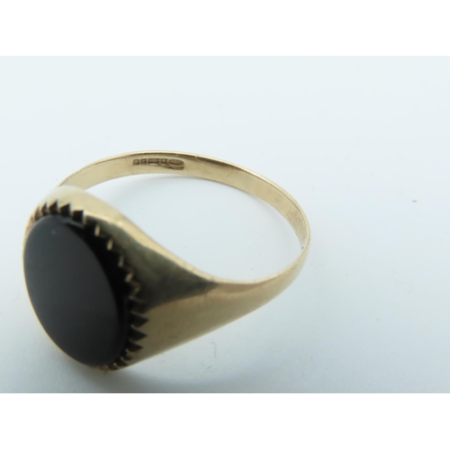 793 - Gents Onyx Oval Set 9 Carat Gold Signet Ring Size U