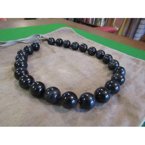 812 - Carved Agate Ladies Bead Necklace