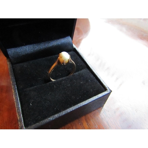 813 - Unusual Vintage 9 Carat Gold Ladies Claw Set Pearl Ring Size M and a Half