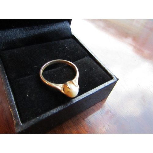 813 - Unusual Vintage 9 Carat Gold Ladies Claw Set Pearl Ring Size M and a Half