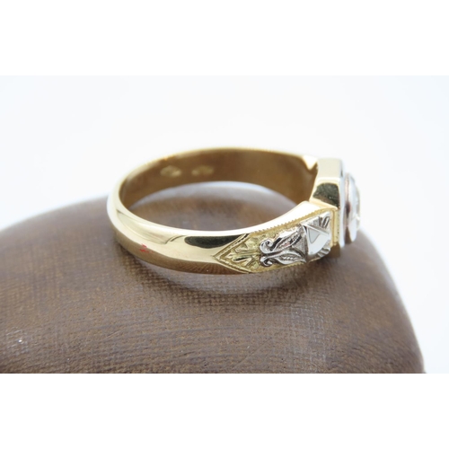 141 - 18 Carat Yellow Gold Diamond Ring Centre Stone Approximately 1 Carat Attractive Colour Ring Size S