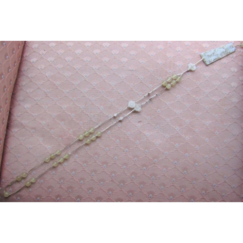 486 - Carved Jade Table Form Ladies Bead Necklace Vintage
