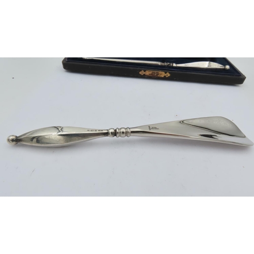 692 - Antique Solid Silver Button Hook and Shoe Horn Contained within Original Presentation Case Approxima... 