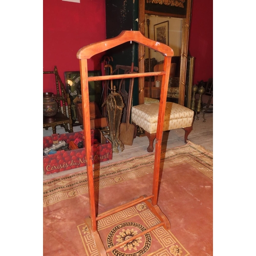 1142 - Vintage Valet Stand