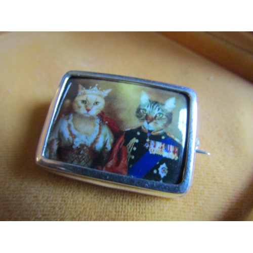 1292 - Solid Silver Mounted Novelty Ladies Brooch Depicting Feline Royal Couple Approximately 4cm Wide