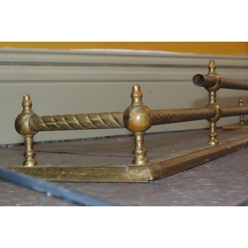 897 - Edwardian Brass Rail Form Fender to Fit 4ft Hearth