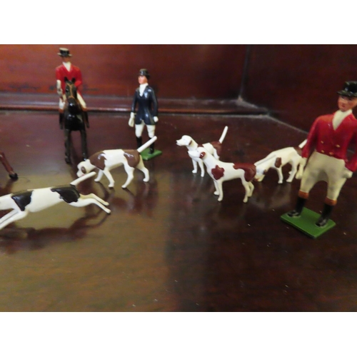 192 - Painted Lead Figures Huntsmen and Hounds Quantity As Photographed