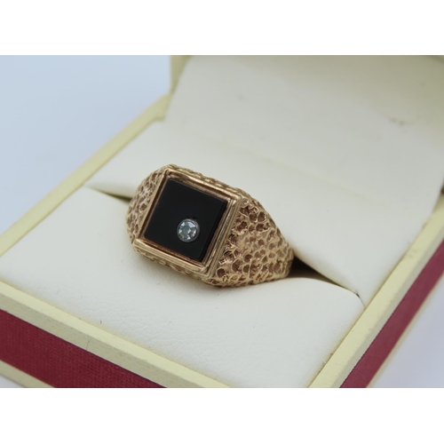 130 - 9 Carat Yellow Gold Ring Set with Onyx Ring Size R