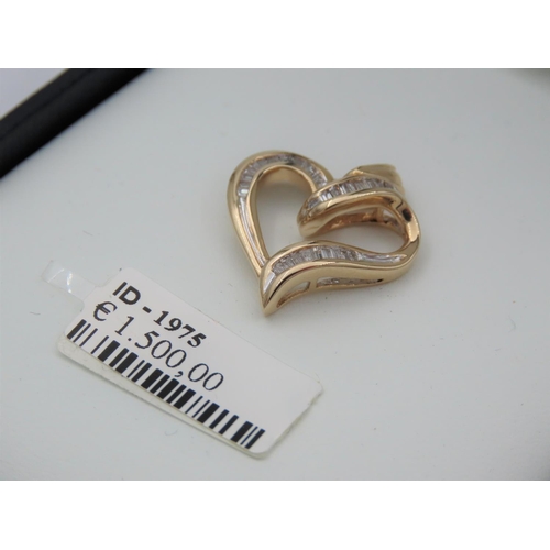 213 - 18 Carat Yellow Gold Heart Motif Ladies Diamond Decorated Necklace Pendant Attractive Colour