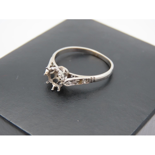 400 - Antique Platinum Ring Shank No Centre Stone Present Weight 2.7g Ring Size O and a Half