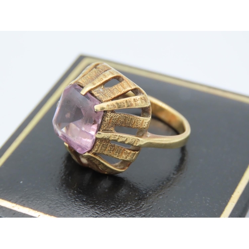 418 - 14 Carat Gold Amethyst Set Modernist Form Ladies Dress Ring Attractively Detailed Ring Size L
Please... 