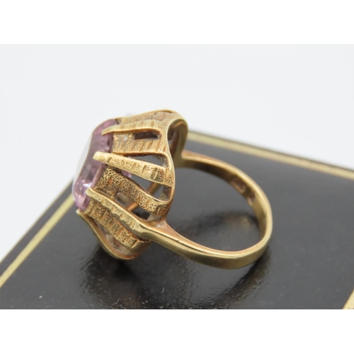 418 - 14 Carat Gold Amethyst Set Modernist Form Ladies Dress Ring Attractively Detailed Ring Size L
Please... 