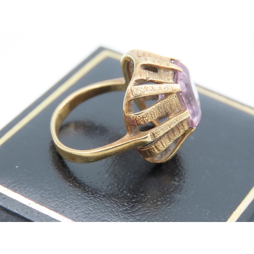 418 - 14 Carat Gold Amethyst Set Modernist Form Ladies Dress Ring Attractively Detailed Ring Size L
Please... 