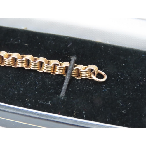 95 - Ladies Bracelet Interlinking Form Comprised 9 Carat and 18 Carat Gold Links Approximately 7g Weight