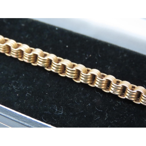 95 - Ladies Bracelet Interlinking Form Comprised 9 Carat and 18 Carat Gold Links Approximately 7g Weight