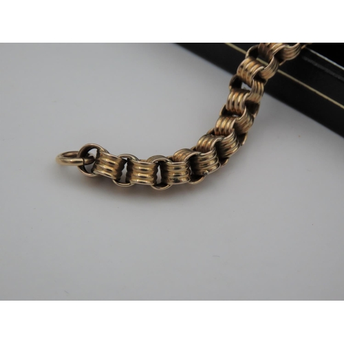 95 - Ladies Bracelet Interlinking Form Comprised 9 Carat and 18 Carat Gold Links Approximately 7g Weight