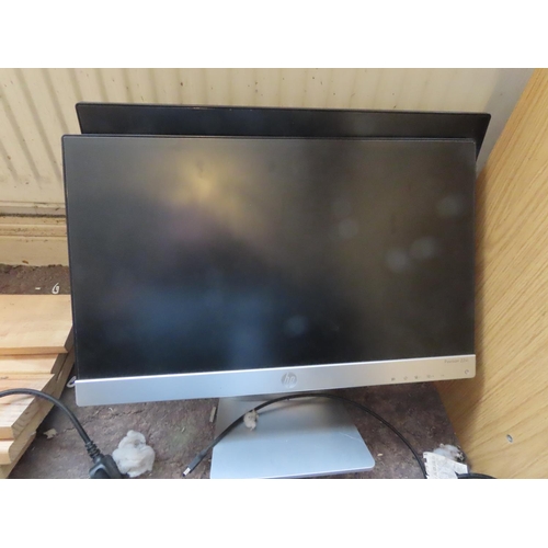 1180 - Dell Flat Screen Monitor with Cables and Two Other Monitors of HP No Cables