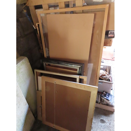 1306 - Collection of Picture Frames of Various Sizes