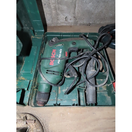 1432 - Bosch PSB700 Drill in Case