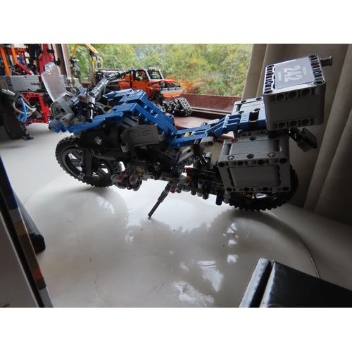 242 - Lego Technic Set 42063 BMW R1200 GS Motorbike Constructed with Original Box and Manual