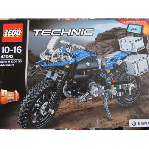 242 - Lego Technic Set 42063 BMW R1200 GS Motorbike Constructed with Original Box and Manual