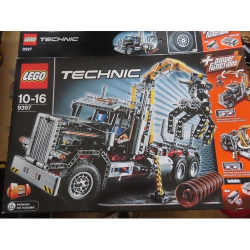 308 - Lego Technic Set 9397 Mac Truck Constructed 20 Inches Long Original Box and Manual Present