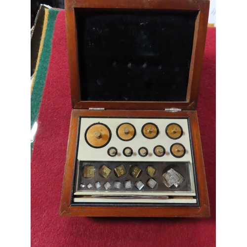 347 - Nice Set of Graded Weights for Coins or Apothecary Box of 5 Inches x 4 Inches