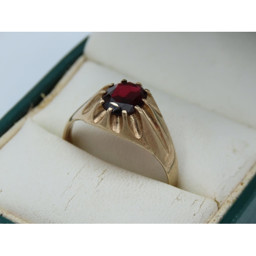 578 - 9ct Yellow Gold Antique Ladies or Gents Ring with Red Garnet Oval Cut Centre Stone Attractively Deta... 