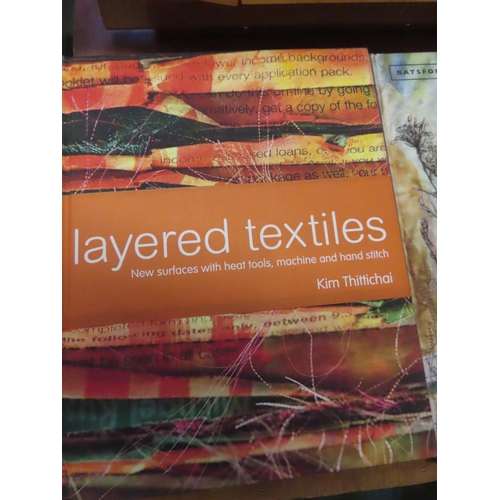 691 - Connected Cloth: Creating Collaborating Textile Projects by Cas Holmes and Anne Kelly and Three Othe... 