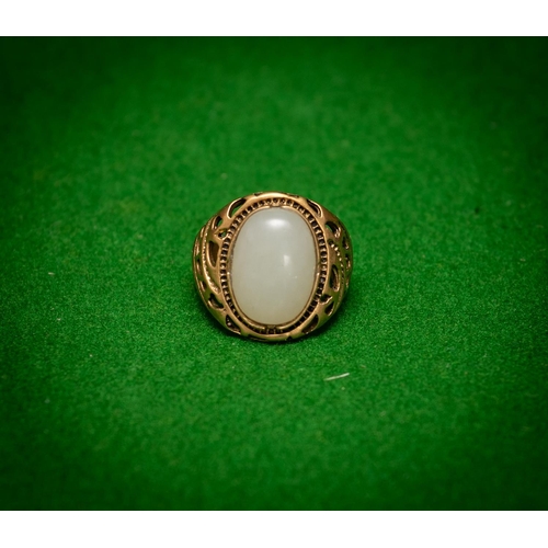 856 - Gentleman's Jade Mounted Ring with Incised Decoration to Band