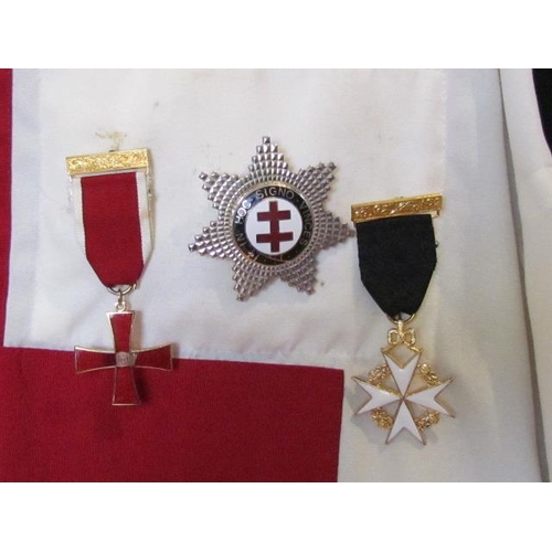 536 - Vintage Masonic Knights Templar Prospectors Mantle Cloak, Tunic and Jewellery Wonderful Condition