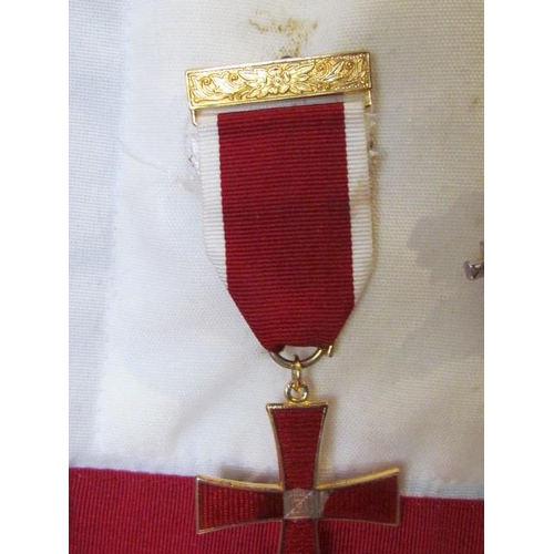 536 - Vintage Masonic Knights Templar Prospectors Mantle Cloak, Tunic and Jewellery Wonderful Condition