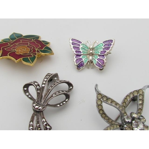 541 - Small Selection of Brooches Made from Emanual Some of White Metal Maybe Silver Good Condition