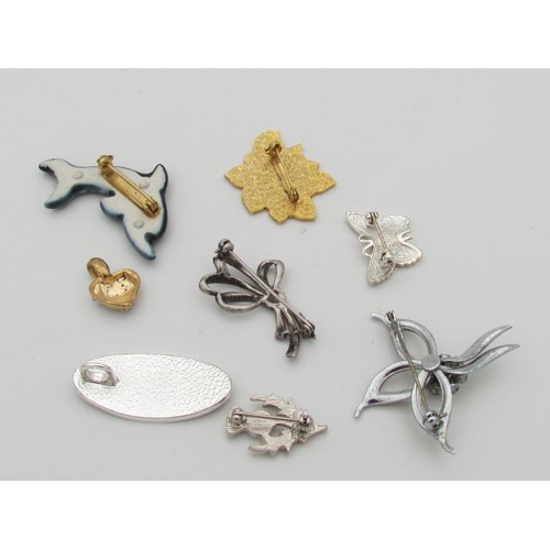 541 - Small Selection of Brooches Made from Emanual Some of White Metal Maybe Silver Good Condition