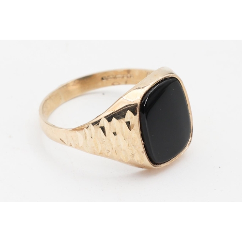 127 - Gents Onyx Signet Ring Size R and a Half