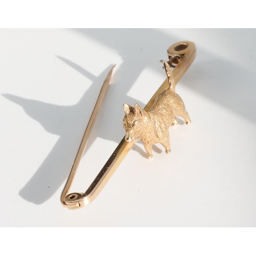 205 - 15 Carat Yellow Gold Dog Motif Bar Brooch